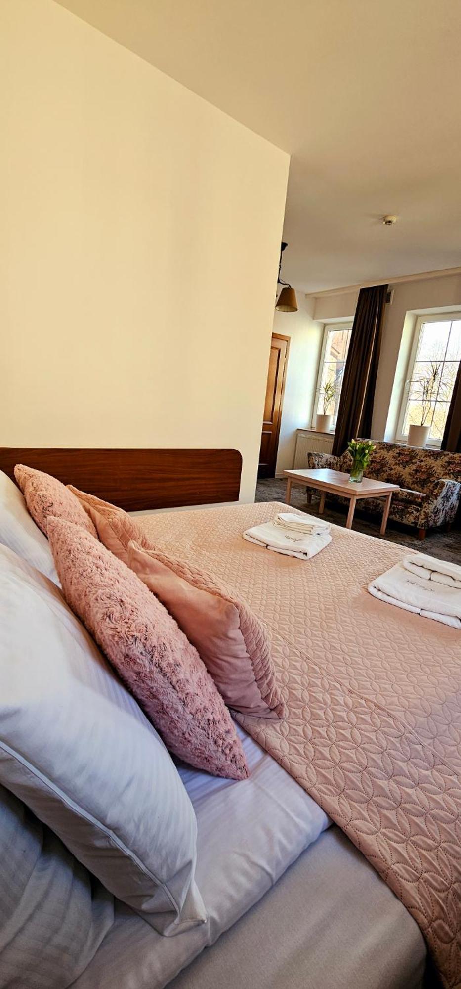 Hotel Siesta Swiebodzin Ngoại thất bức ảnh