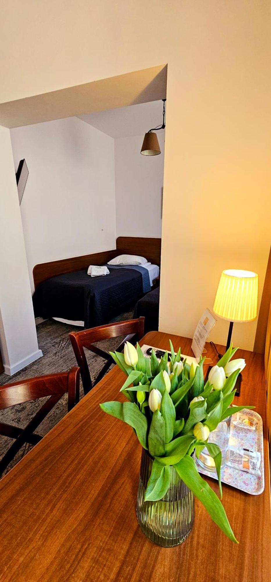 Hotel Siesta Swiebodzin Ngoại thất bức ảnh