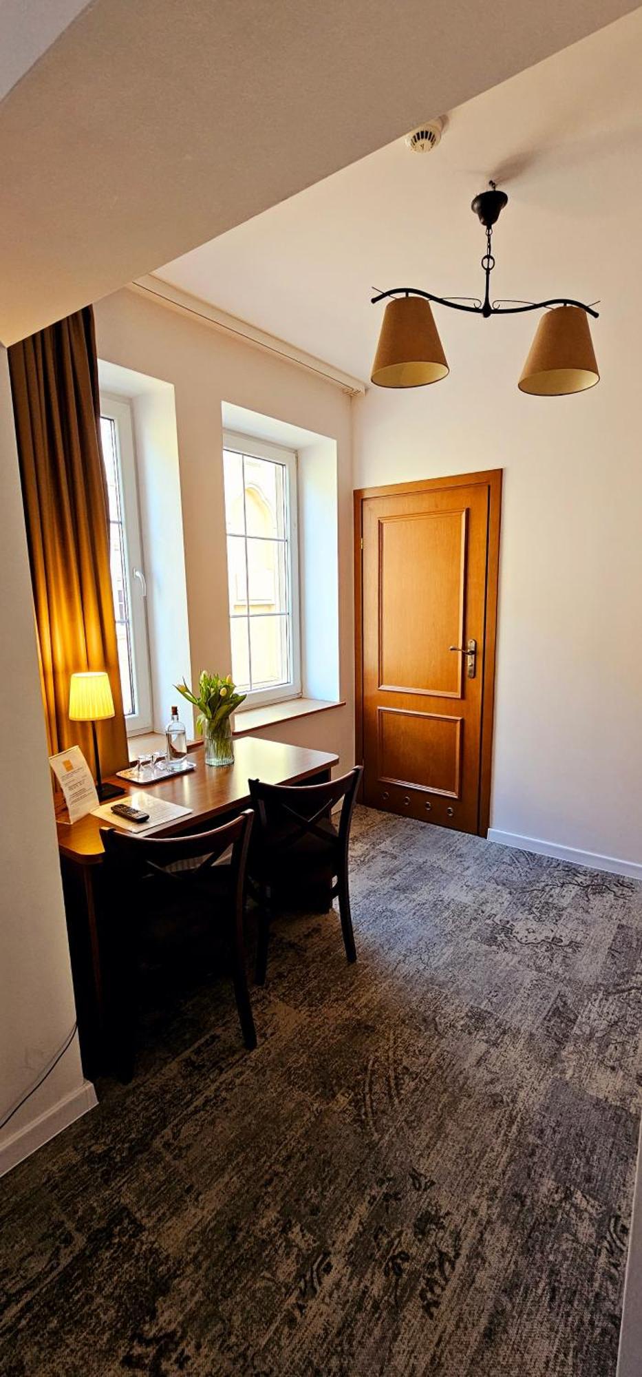 Hotel Siesta Swiebodzin Ngoại thất bức ảnh