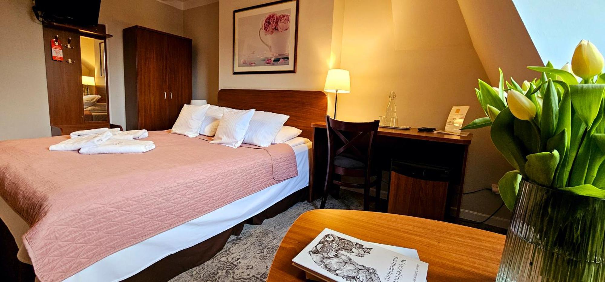 Hotel Siesta Swiebodzin Ngoại thất bức ảnh